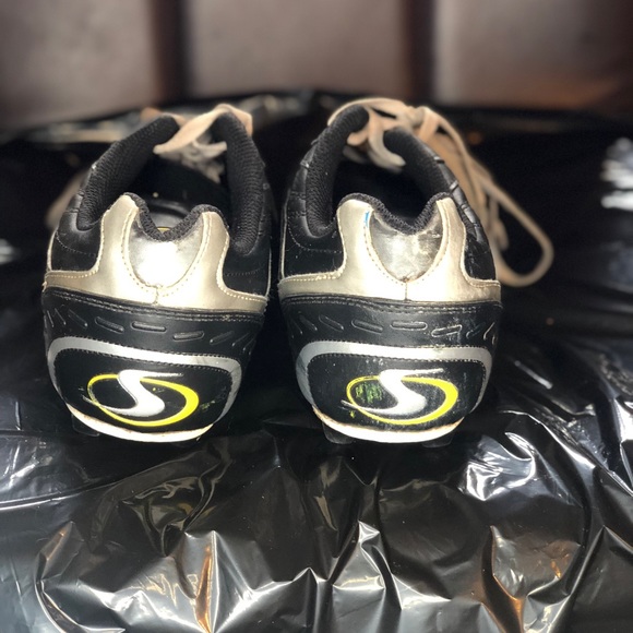 Soccer Cleats - Picture 4 of 5